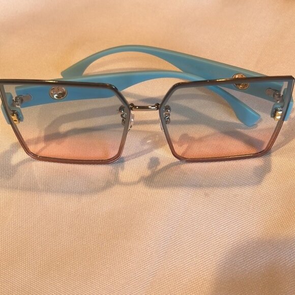 Sunglasses new without tags - Picture 1 of 3